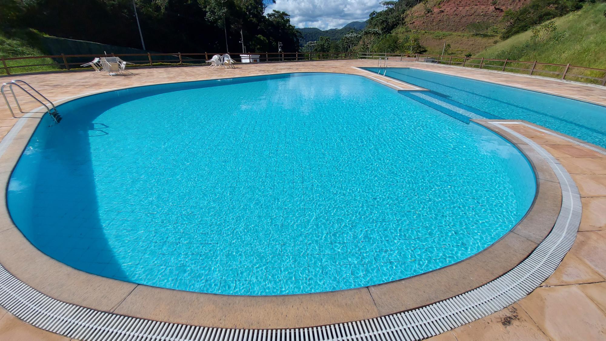 Excelente piscina para curtir os finais de semana com a famlia.