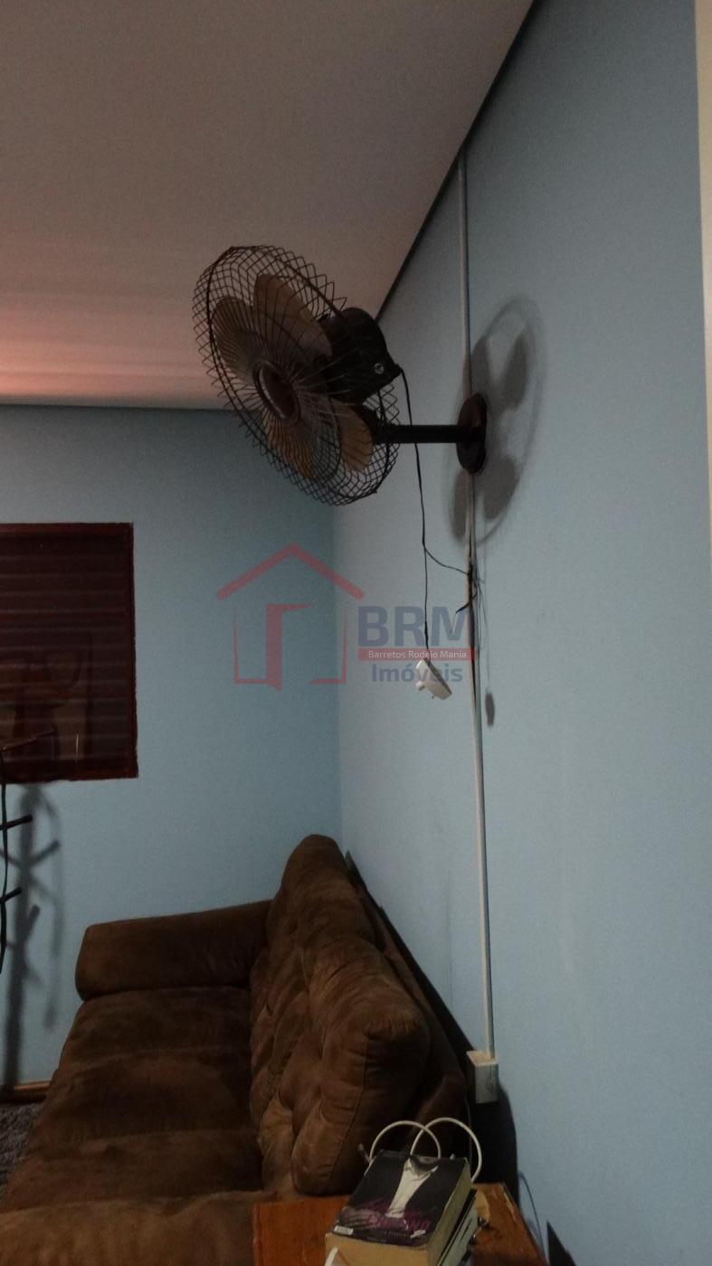 Casa com ventiladores de teto Barretos