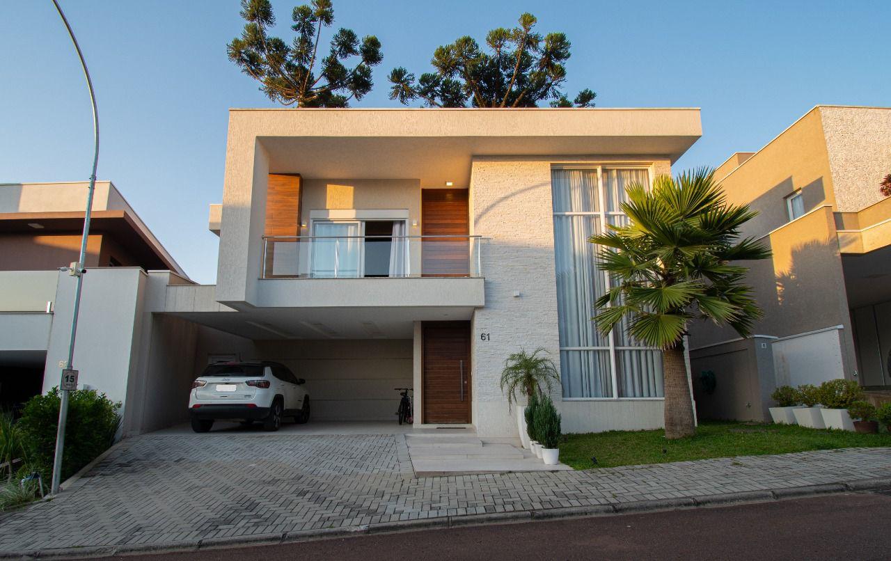 Casa em Condomínio para Venda - Curitiba / PR no bairro Tingui, 4  dormitórios, sendo 2 suítes, 4 banheiros, 4 vagas de garagem, área total  473,12 m², área útil 346,56 m²