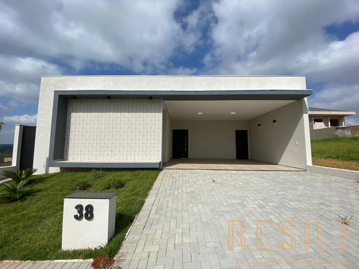 Casa em Condomínio para Venda - Itapetininga / SP no bairro GOLDEN VILLE, 3  dormitórios, sendo 3 suítes, 4 banheiros, 2 vagas de garagem, área  construída 215,00 m², terreno 333,31 m²