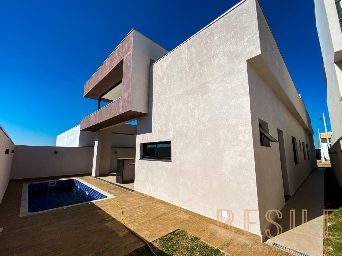 Casa em Condomínio para Venda - Itapetininga / SP no bairro GOLDEN VILLE, 3  dormitórios, sendo 3 suítes, 4 banheiros, 2 vagas de garagem, área  construída 215,00 m², terreno 333,31 m²