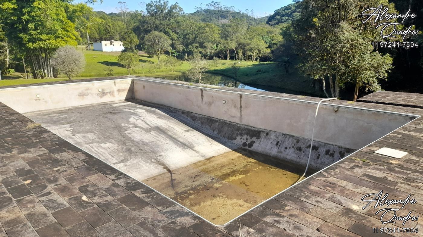 Piscina de vinil (atualmente sem o vinil)