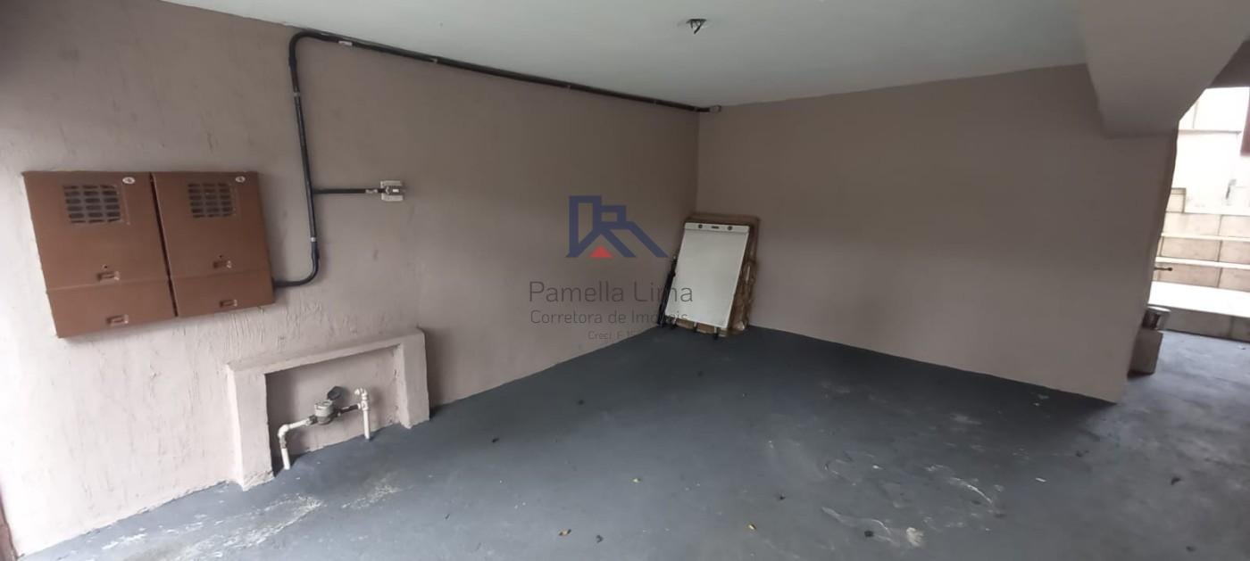 garagem coberta para carro pequeno