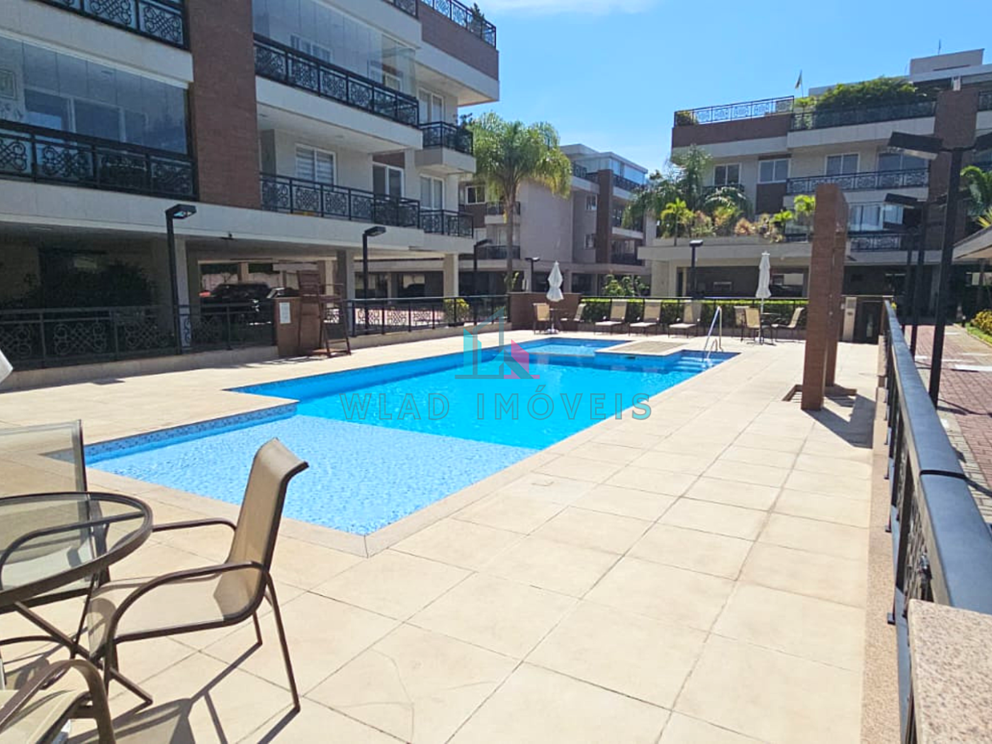 Piscina do Condomnio