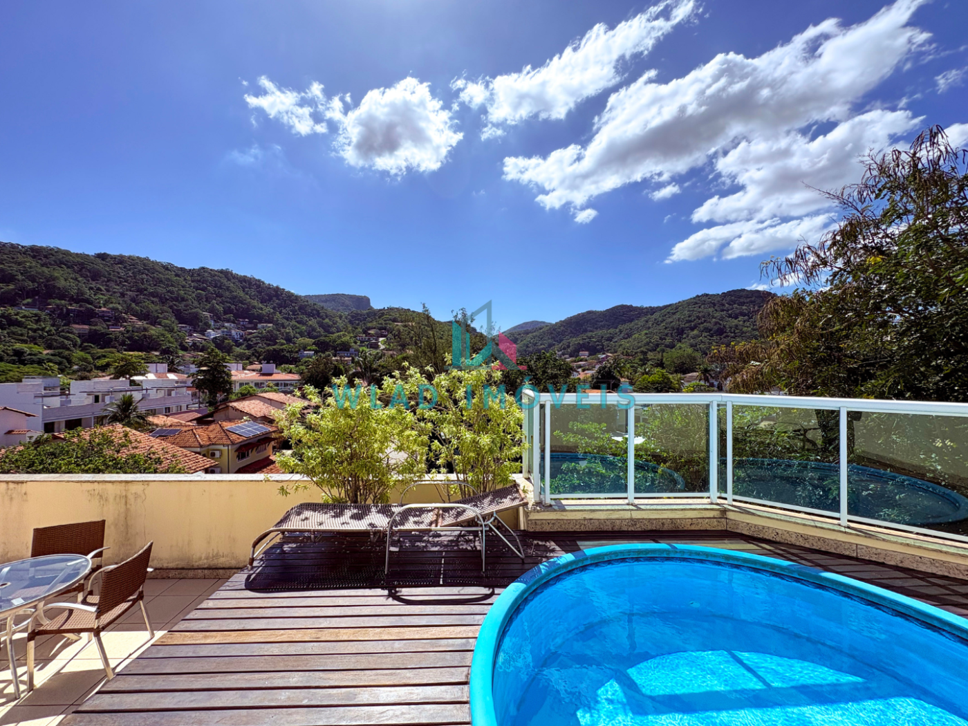 Piscina do Condomnio