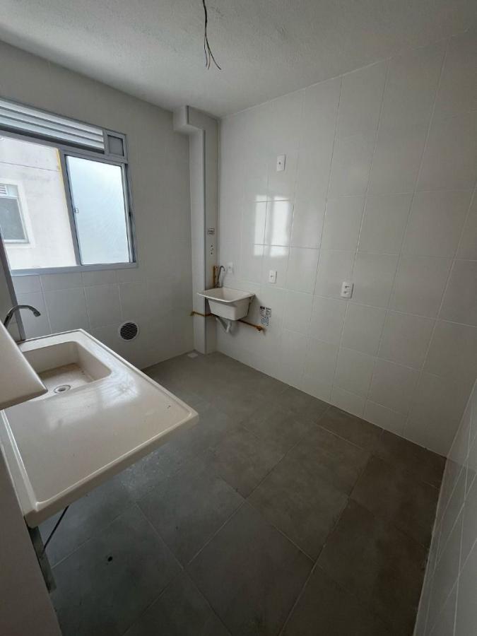 Cozinha com área de serviço integrada