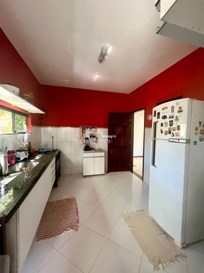 Cozinha com ármarios