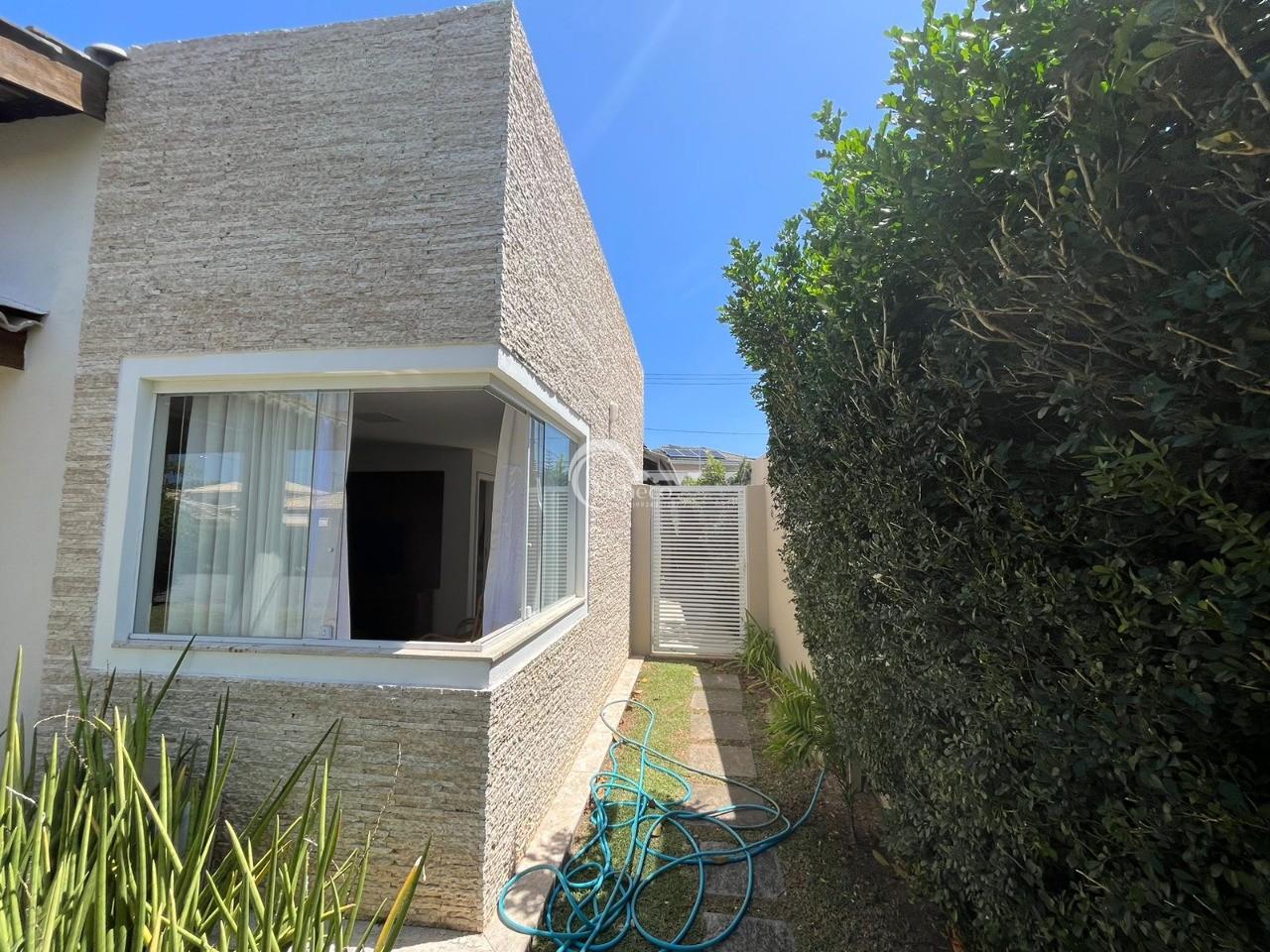 Fachada com jardim américano