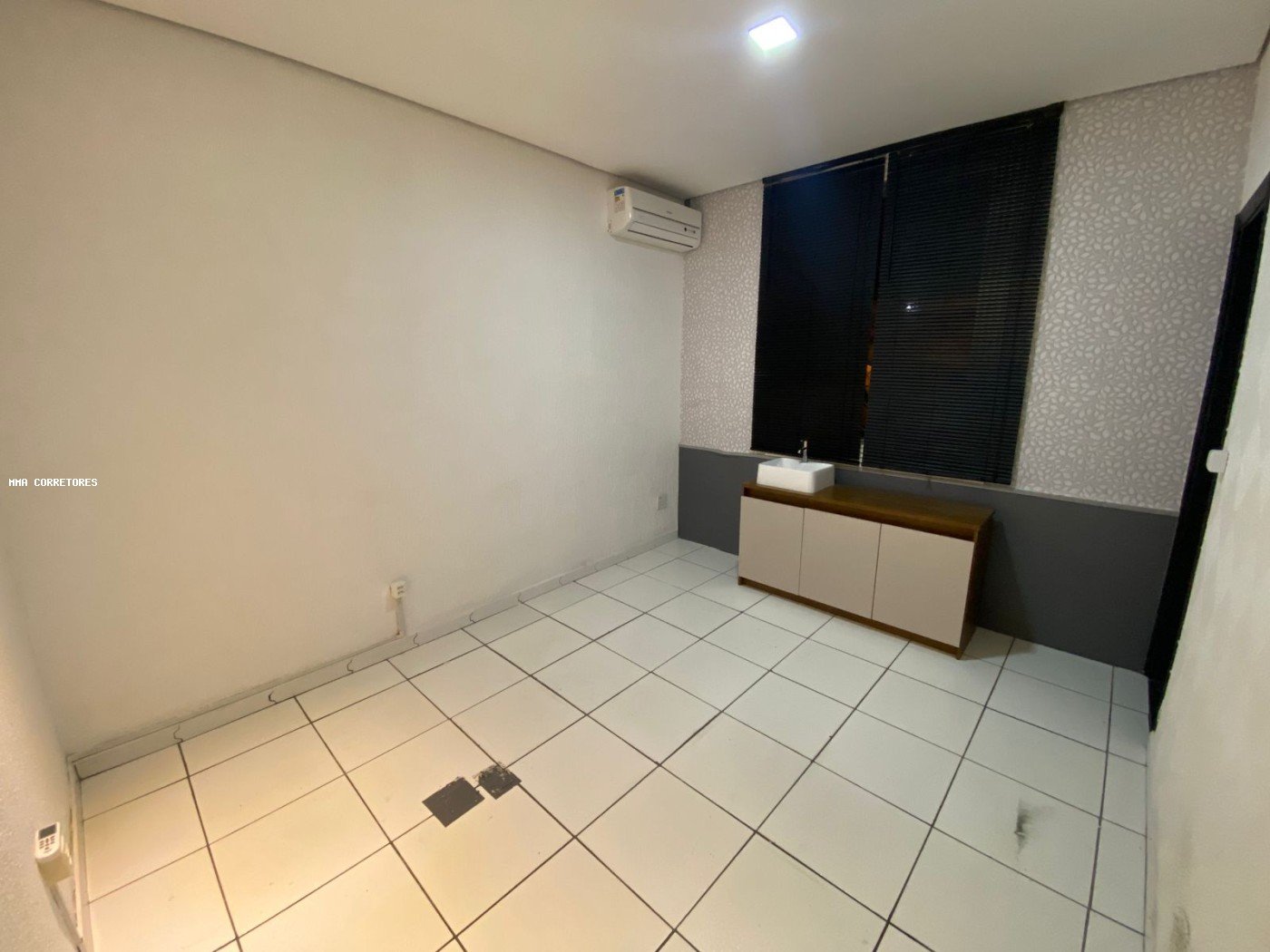 Salão Comercial para Locação, em Campinas, bairro Cambuí, 1 banheiro