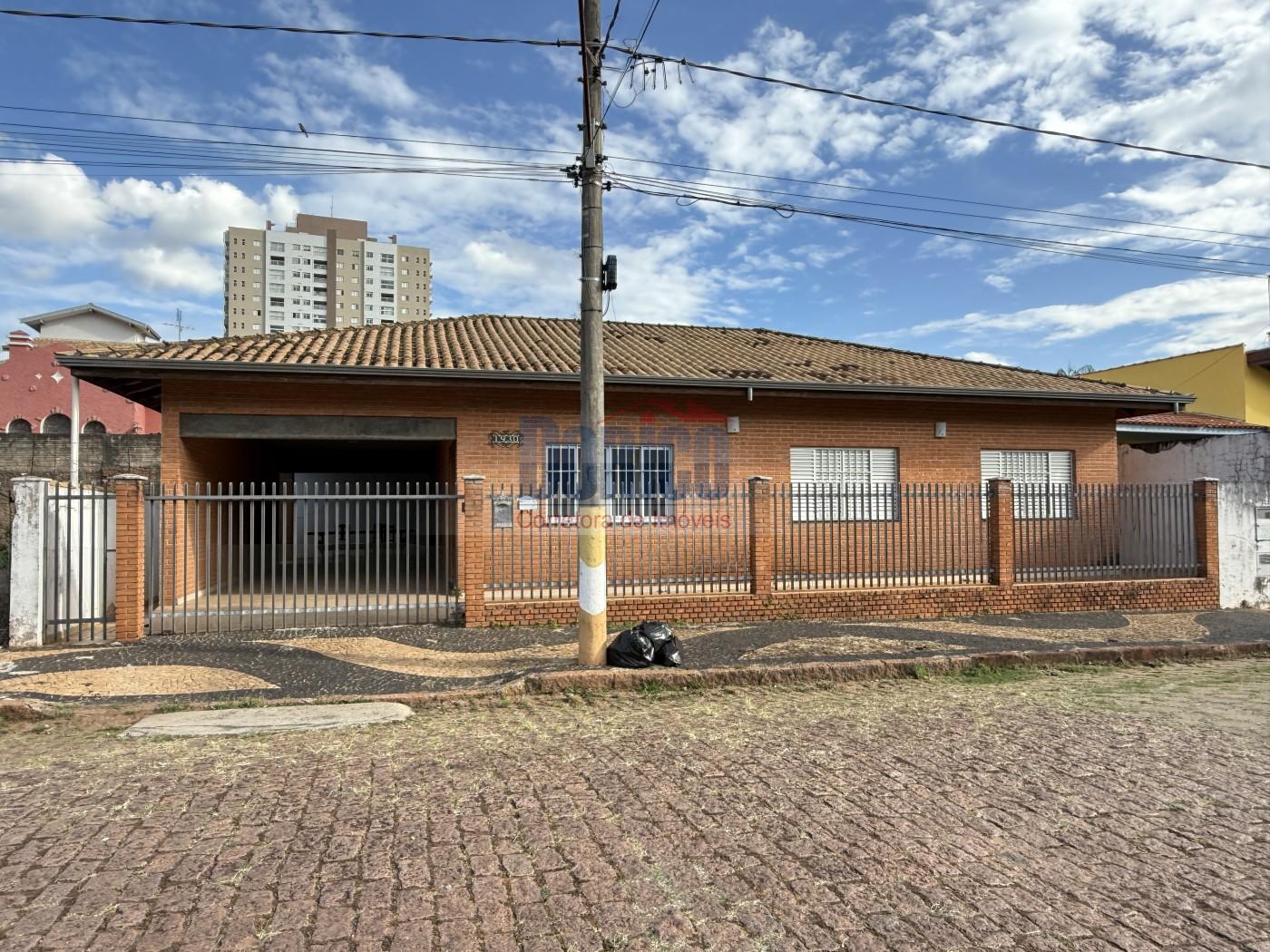 Casa para Locação, em Avaré, bairro Centro, 3 dormitórios, 2 banheiros, 2 vagas