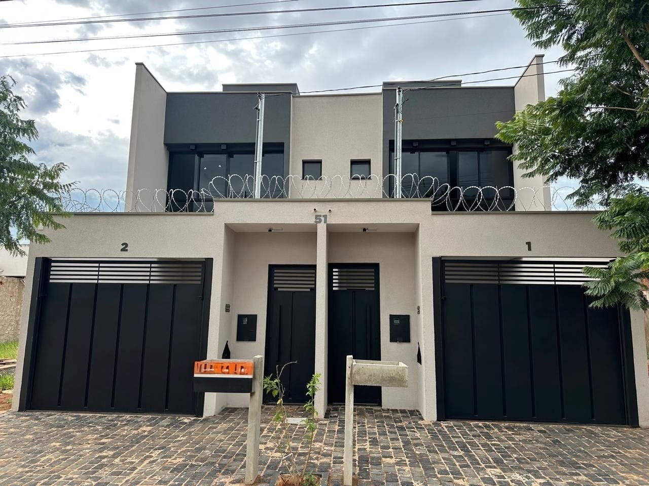 Alto Padr�o para Venda, em , bairro Pra�a Umuarama, 2 dormit�rios, 2 banheiros, 1 su�te, 2 vagas