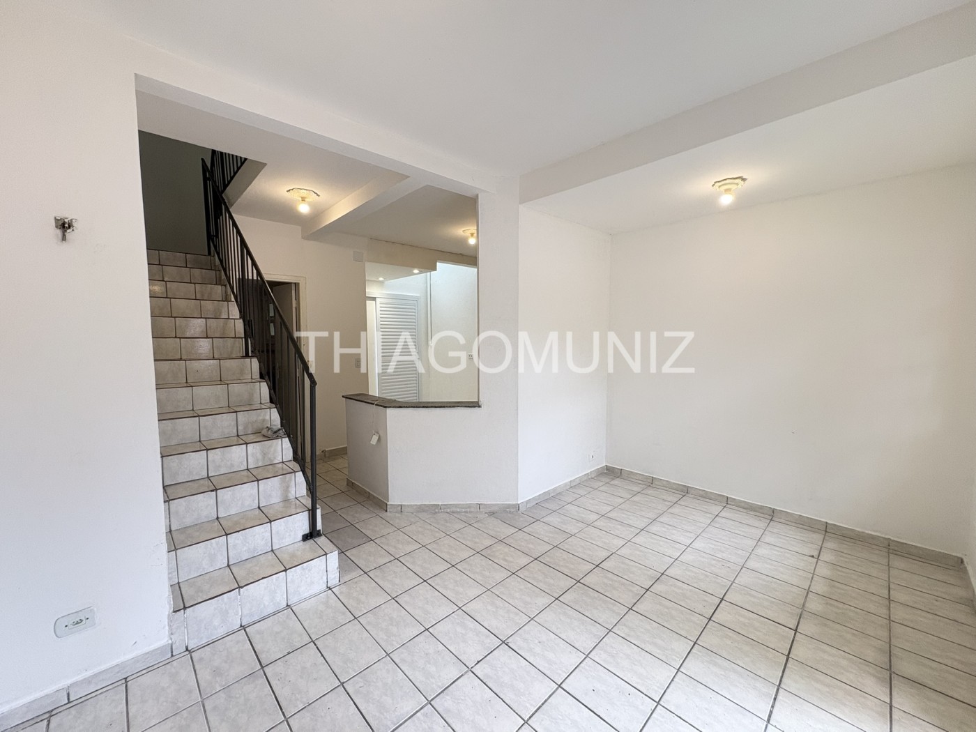 Sobrado em Condom�nio para Loca��o, em S�o Sebasti�o, bairro Vila Am�lia, 2 dormit�rios, 2 banheiros, 2 su�tes, 1 vaga