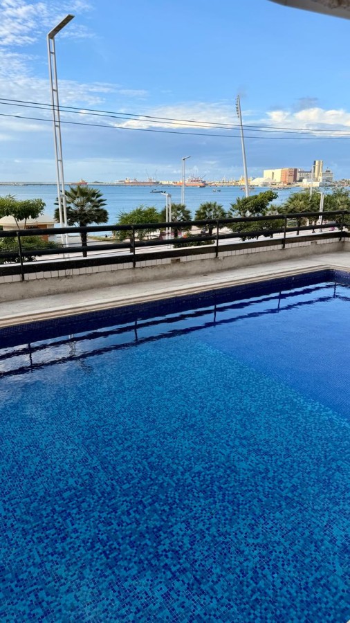 Piscina com Vista Mar