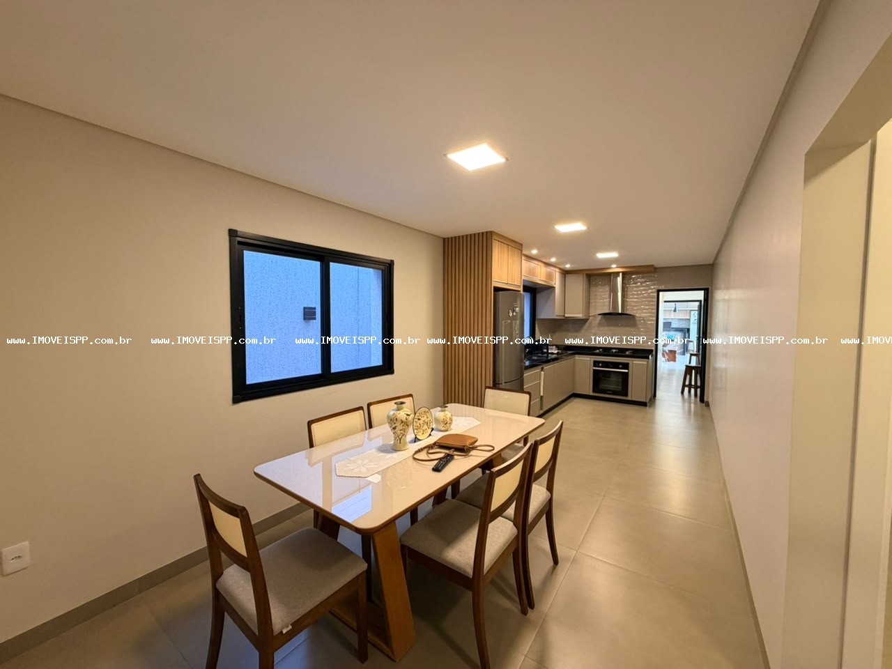 Sala de jantar e cozinha