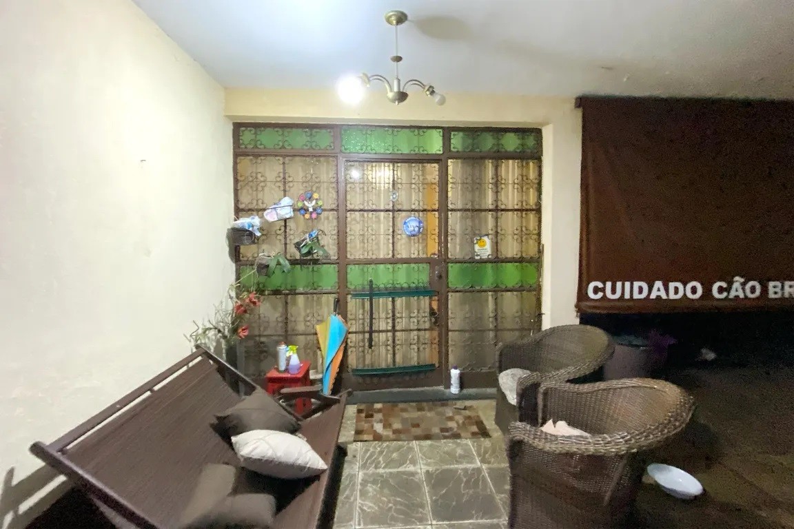 Frente da casa varanda