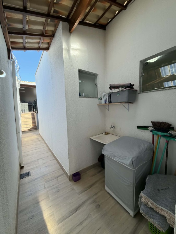 AREA SERVIÇO E CORREDOR INDIVIDUAL LATERAL