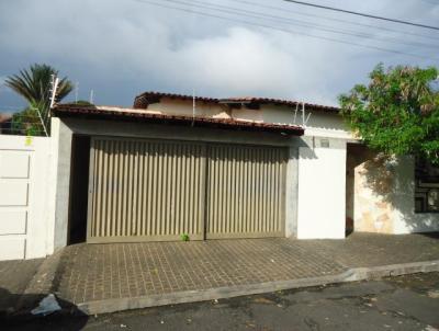Casa para Venda, em Araguari, bairro Centro, 4 dormitórios, 2 banheiros, 2 vagas