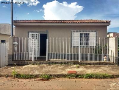 Casa para Venda, em Alfenas, bairro Vila Teixeira, 3 dormitrios, 3 banheiros, 1 sute, 3 vagas