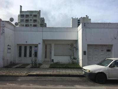 Casa para Venda, em Rio Grande, bairro Centro, 3 dormitórios, 2 banheiros, 2 vagas