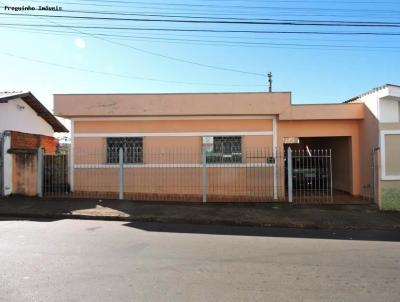 Casa para Venda, em Alfenas, bairro Centro, 5 dormitrios, 1 banheiro, 1 vaga