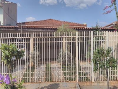 Casa para Venda, em Ourinhos, bairro Jardim Paulista, 3 dormitórios, 3 banheiros, 3 suítes, 3 vagas