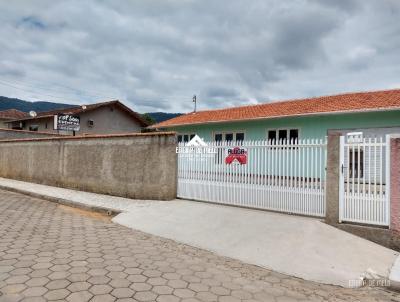 Casa para Venda, em Presidente Getlio, bairro Centro, 3 dormitrios, 1 banheiro, 4 vagas