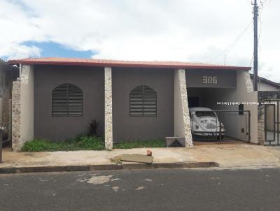 Casa para Venda, em Araguari, bairro Goias, 3 dormitórios, 2 banheiros, 1 suíte, 1 vaga