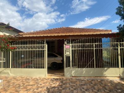 Casa para Venda, em Ourinhos, bairro VILA BRASIL, 3 dormitrios, 2 banheiros, 1 sute, 2 vagas