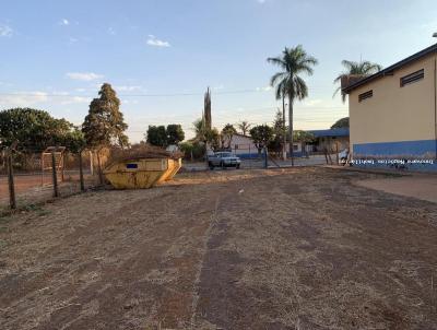 Barracão para Venda, em Araguari, bairro bairro Industrial, 4 banheiros