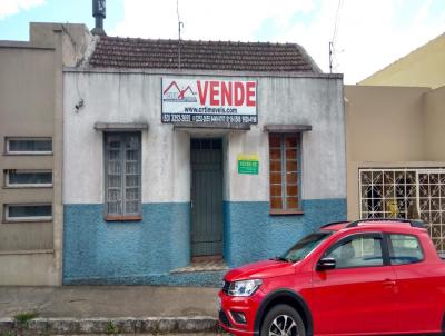 Casa para Venda, em Canguu, bairro Centro, 4 dormitrios, 2 banheiros