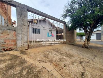 Casa para Venda, em Santa Brbara D`Oeste, bairro Conjunto Habitacional Angelo Giubina, 3 dormitrios, 2 banheiros, 4 vagas