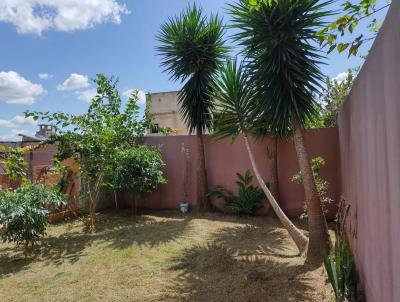 Casa para Venda, em Uberlndia, bairro Jardim Braslia, 3 dormitrios, 1 banheiro, 1 sute, 2 vagas