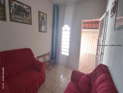 Casa para Venda, em Araguari, bairro Ouro Verde, 2 dormitórios, 1 banheiro, 1 vaga