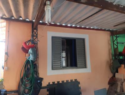 Casa / Sobrado para Venda, em Araariguama, bairro Jardim Brasil, 2 dormitrios, 2 banheiros, 1 sute, 2 vagas