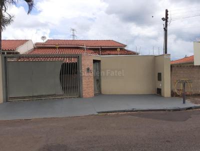 Casa para Venda, em Ourinhos, bairro Vila Soares, 3 dormitrios, 2 banheiros, 2 vagas