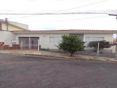 Casa para Loca��o, em Alfenas, bairro Vila Godoy, 3 dormit�rios, 2 banheiros, 1 su�te, 2 vagas