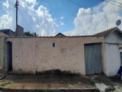 Casa para Venda, em Poços de Caldas, bairro Conjunto Habitacional Pedro Afonso Junqueira, 2 dormitórios, 1 banheiro, 3 vagas