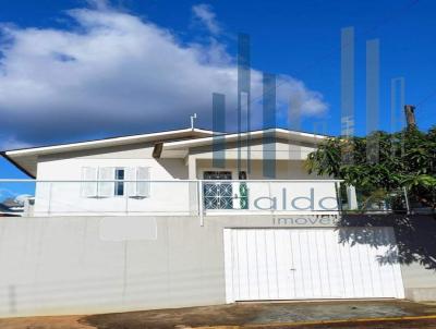 Casa para Venda, em Frederico Westphalen, bairro Fatima, 4 dormitrios, 2 banheiros, 1 sute, 2 vagas