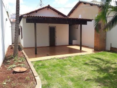 Casa para Venda, em Uberlndia, bairro Granada, 3 dormitrios, 1 banheiro, 1 sute, 4 vagas