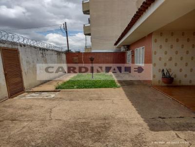 Casa para Venda, em Uberlndia, bairro Nossa Senhora Aparecida, 4 dormitrios, 1 banheiro, 3 sutes, 5 vagas