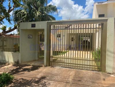 Casa para Venda, em Campo Mouro, bairro Centro, 5 dormitrios, 2 banheiros, 1 sute, 4 vagas