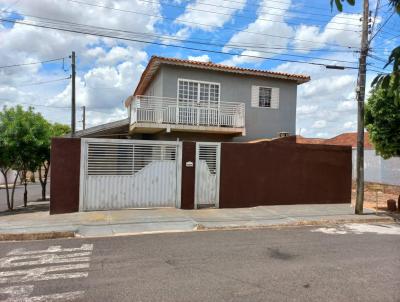 Casa para Venda, em Getulina, bairro Centro, 3 dormitrios, 2 banheiros