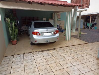 Casa para Venda, em Campo Mouro, bairro Centro, 2 dormitrios, 1 banheiro, 1 sute, 1 vaga