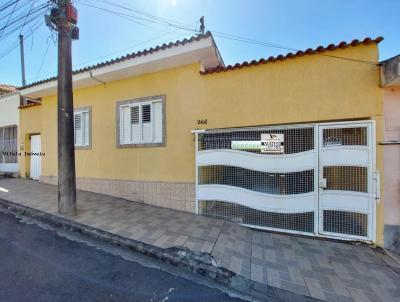 Casa para Venda, em Alfenas, bairro Centro, 3 dormitrios, 1 banheiro, 2 vagas