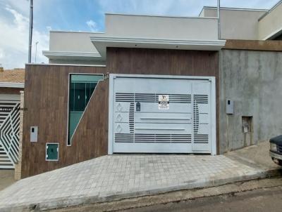 Casa para Venda, em Alfenas, bairro Residencial Oliveira, 3 dormitrios, 2 banheiros, 1 sute, 2 vagas