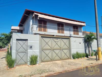 Casa para Venda, em Santa Cruz do Rio Pardo, bairro Vila Fabiano, 3 dormitrios, 2 banheiros, 1 sute, 3 vagas