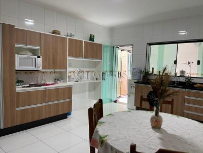 Casa para Venda, em Itapetininga, bairro JARDIM SHANGRIL, 3 dormitrios, 3 banheiros, 1 sute, 2 vagas