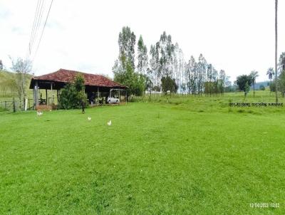Fazenda para Venda, em Araguari, bairro Zona rural, 3 dormitórios, 1 banheiro, 4 vagas