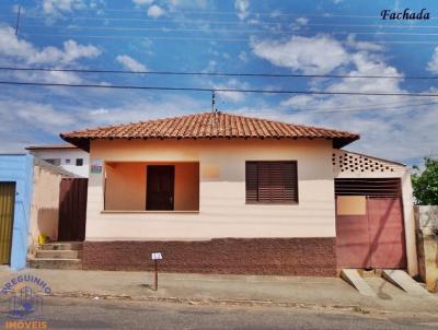 Casa para Venda, em Alfenas, bairro Aparecida, 4 dormitrios, 1 banheiro, 2 vagas