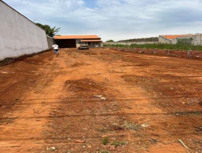 Casa para Venda, em Itapetininga, bairro Chácaras Alvorada, 1 dormitório, 1 banheiro, 1 suíte, 2 vagas